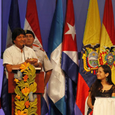 CEREMONIA. El presidente Evo Morales inaugura la cumbre juvenil en Santa Cruz.