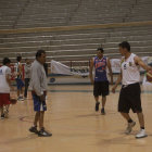 Los integrantes del equipo de Amistad-Blacmar durante la prctica nocturna de ayer, en el Polideportivo.