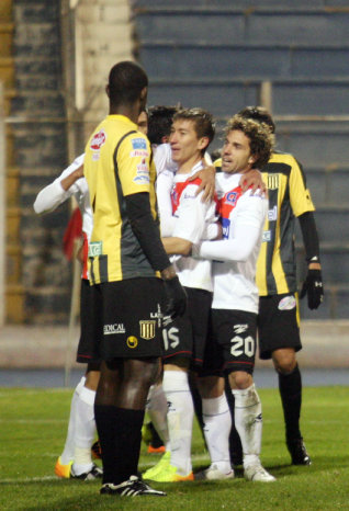 Una de las tres celebraciones del conjunto potosino que anoche venci al conjunto atigrado.