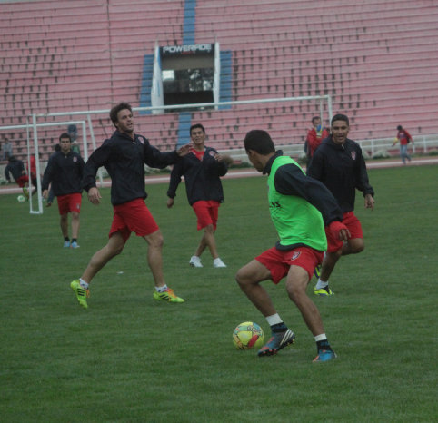 El plantel docto cumplo ayer, jueves, su habitual prctica de ftbol en el estadio Patria.