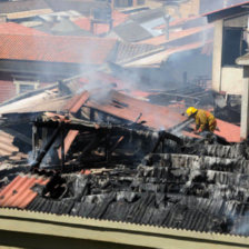 FUEGO. El tercer piso de la Contralora se quem y Bomberos investiga el hecho.