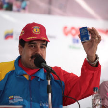 DILOGO. Nicols Maduro participando en un acto poltico reciente.