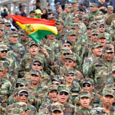 MARCHA. Los militares movilizados podran repetir la imagen de la fotografa en esta semana, si el Gobierno no atiende sus demandas.