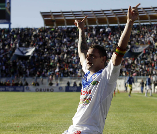 El capitn de San Jos, Carlos Neuman, celebra uno de los goles marcados ayer, domingo, al Bolvar.