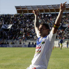 El capitn de San Jos, Carlos Neuman, celebra uno de los goles marcados ayer, domingo, al Bolvar.