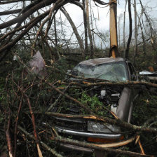 DESTRUCCIN. Efectos de un tornado que azot Mayflower, Arkansas, dejando varios muertos.