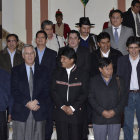 ENCUENTRO. La foto oficial de la reunin entre el presidente Evo Morales y los gobernadores del pas.