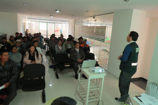 TALLER. Capacitacin de promotores que trabajarn para la oficina Sucre.