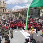 CONFLICTO. La marcha de los suboficiales y sargentos lleg a la plaza San Francisco en La Paz.