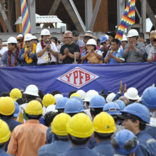 Discurso. El presidente Evo Morales inspecciona obras en la planta separadora de lquidos en Gran Chaco.