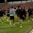 Universitario se entren la tarde-anoche de ayer, en el estadio Patria, con las variantes obligadas en su onceno.