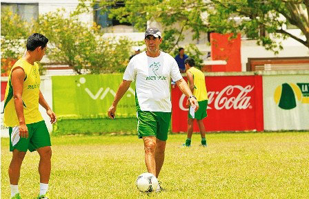 Oriente juega en su casa al mando del entrenador interino Marco Barrero.