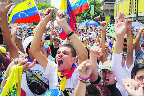 PROTESTA. Opositores al Gobierno de Nicols Maduro participan de la manifestacin en Caracas.