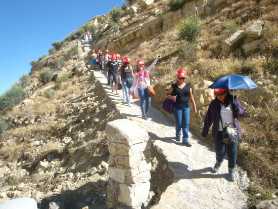 TURISMO. Los primeros grupos de visitantes disfrutan del nuevo recorrido en Cal Orck'o.