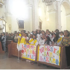 COMPROMISO. Monseñor Jesús Juárez encabezó la misa en la Catedral ayer.