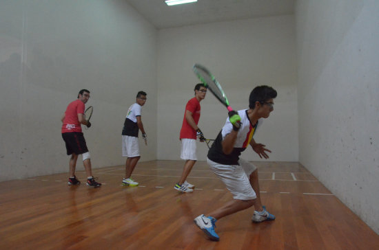 Conrrado Moscoso ganó el título en dobles open, pero no pudo en singles ante Carlos Keller. Los resultados lo clasifican al Mundial.