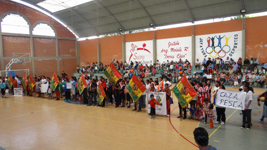 El acto inaugural del campeonato femenino, en el coliseo San José.