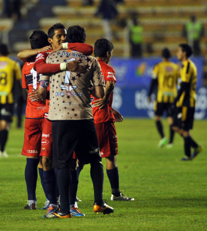 El festejo de los capitalinos tras 90 minutos de un buen partido.