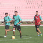 El Flaco Mauricio Saucedo (d) particip ayer de la sesin de ftbol en el estadio Patria.