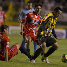 El Tigre jug el lunes, en La Paz, frente a Universitario.