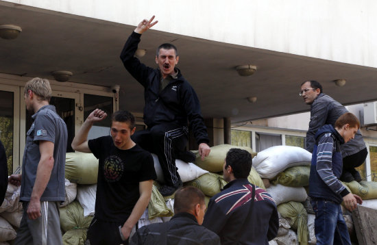 PRORRUSOS. Separatistas retoman el control de un edificio administrativo en Mariupol.