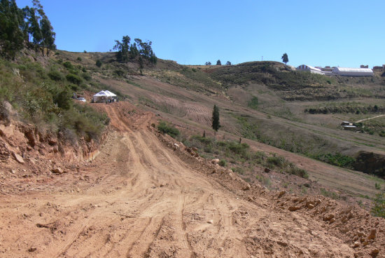 EMPRENDIMIENTO. Ayer iniciaron las obras en el lugar.