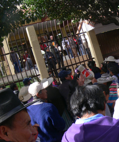 MOLESTIA. Padres de familia movilizados.