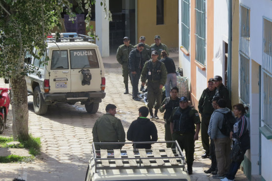 INVESTIGACIN. La Polica contina indagando y citando a personas para esclarecer el robo.