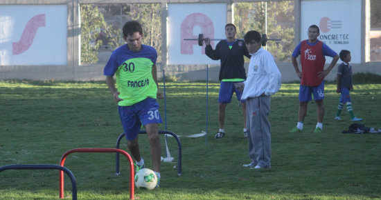 El plantel estudiantil de San Francisco Xavier tuvo una exigente labor fsica en la prctica vespertina de ayer, en la cancha de El Bosquecillo.