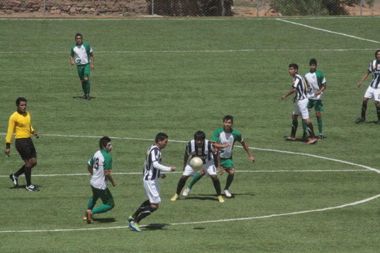 El partido entre Atltico Sucre y Guaran fue suspendido en el minuto 76.