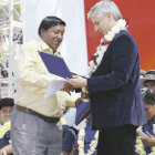 Entrega. El Vicepresidente en el estadio Flix Capriles de Cochabamba.