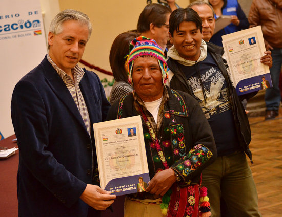 Acto. El vicepresidente lvaro Garca Linera entreg certificaciones a periodistas.