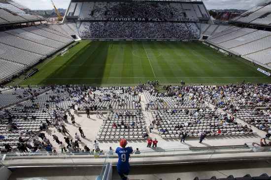 El estadio Arena Corinthians se inaugur ayer, con la presencia de 20.000 aficionados en la graderas.