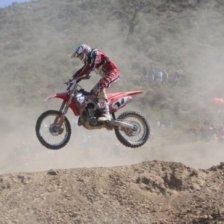 Los saltos fueron un espectculo en el Campeonato Pre Nacional de Motociclismo, ayer, en el circuito de Santa Catalina.