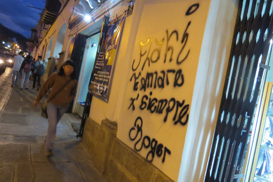 PATRIMONIO. Varios edificios pblicos y privados fueron afectados por grafiteros.