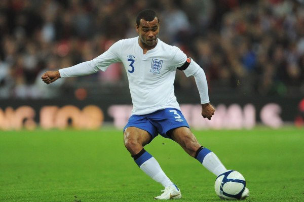 Ashley Cole no fue convocado en Inglaterra para jugar el Mundial.