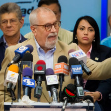 DILOGO. El presidente de la MUD, Guillermo Aveledo, en conferencia de prensa.