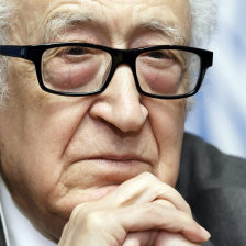 CONFLICTO. Brahimi, decepcionado.