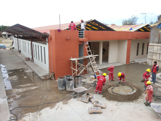 READECUACIN. Cuatro de los cinco galpones del mercado Yurac Yurac fueron reacondicionados para habilitar oficinas municipales.