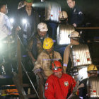 TRAGEDIA. Mineros y cuerpos de rescate trabajan en la bsqueda de mineros atrapados.