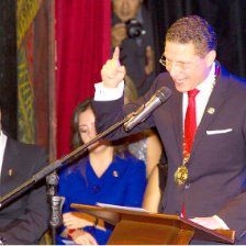 DISCURSO. El nuevo Alcalde de Quito, Mauricio Rodas, en su mensaje al asumir el cargo.