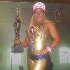 La capitalina Vernica Durn posa junto a su trofeo y medalla del Arnold Classic de Ro de Janeiro.