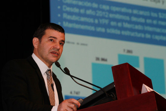 CONGRESO. Miguel Galuccio, presidente de YPF Argentina, durante su exposicin.