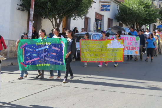 MOVILIZACIN. La caminata realizada ayer por el Da de la Familia.