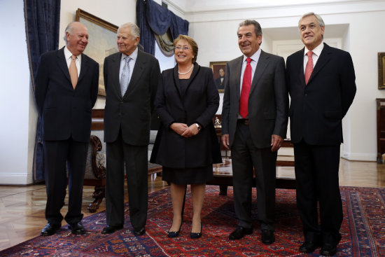 ENCUENTRO. Los ltimos cuatro ex presidentes de Chile se reunieron con la actual mandataria Michelle Bachelet.