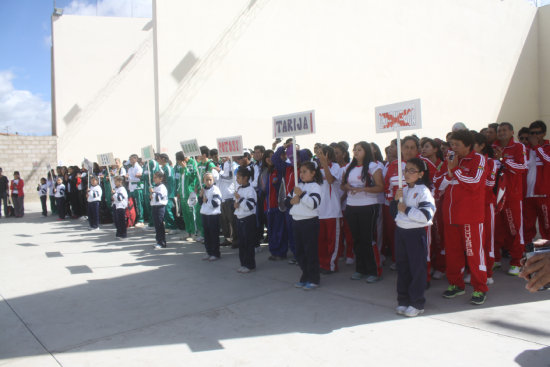 Las delegaciones de los nueve departamentos durante el acto inaugural de ayer, en los frontones del Patria.