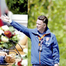 El entrenador de Ecuador, Reinaldo Rueda, ofrece una rueda de prensa en Amsterdam; al lado, Louis van Gaal (izq) da instrucciones a Klaas-Jan Huntelaar.