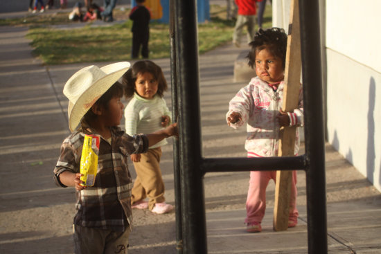 ABANDONO. Centenares de padres de familia dejan a sus hijos cada ao, muchos de ellos a disposicin de otras personas o simplemente desaparecen de un da para otro.