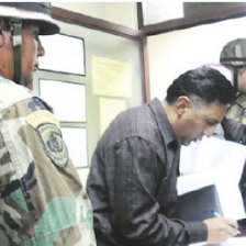 AUDIENCIA. El suboficial Johnny Gil asisti a una audiencia de accin de libertad.