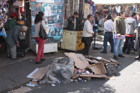 BASURA. La falta del servicio fue criticada.